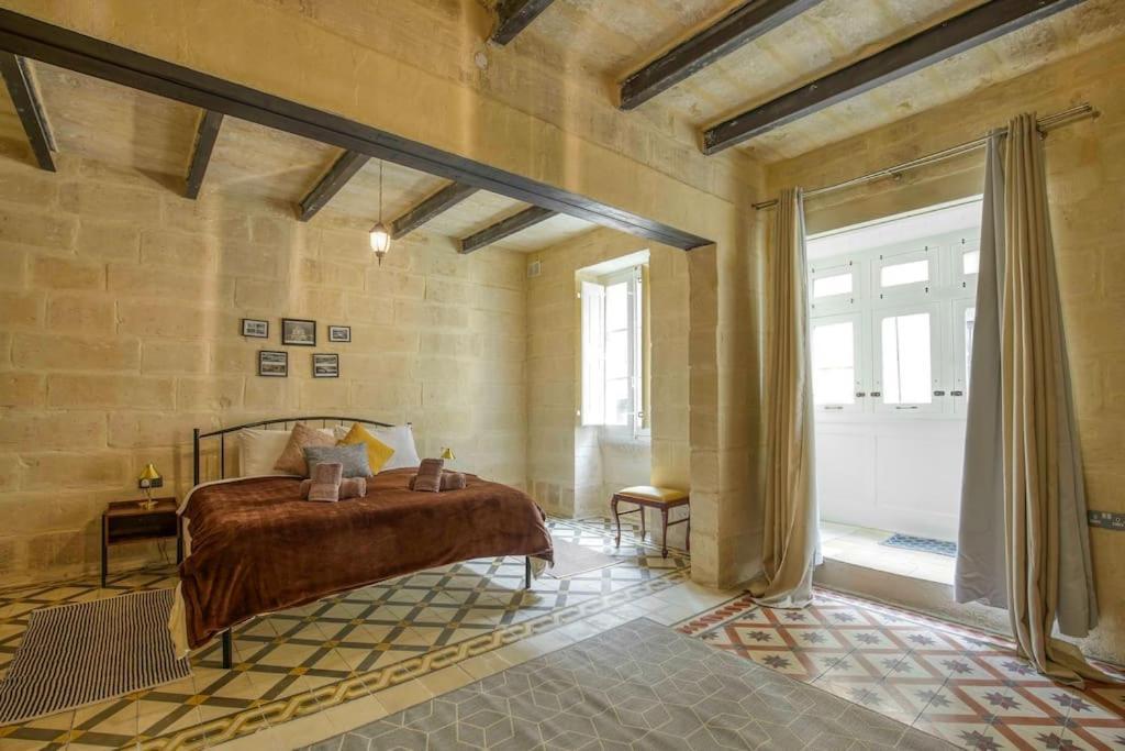 Chic, Stylish & Spacious Flat In * Valletta