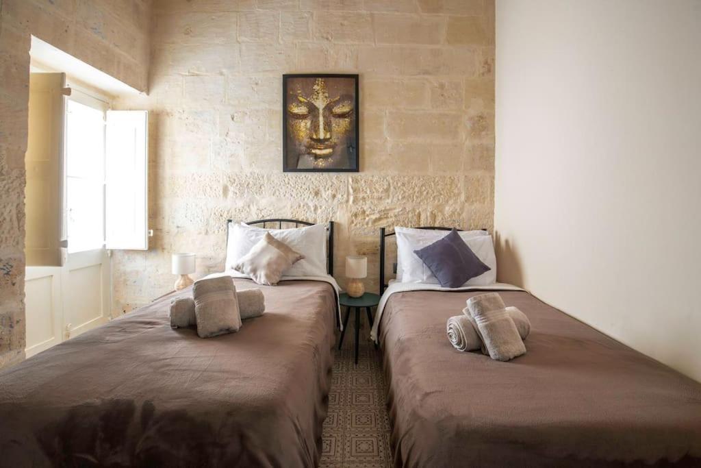 Chic, Stylish & Spacious Flat In Valletta