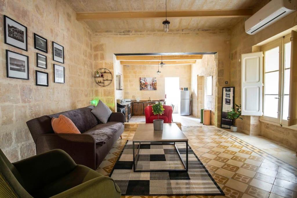 Chic, Stylish & Spacious Flat In