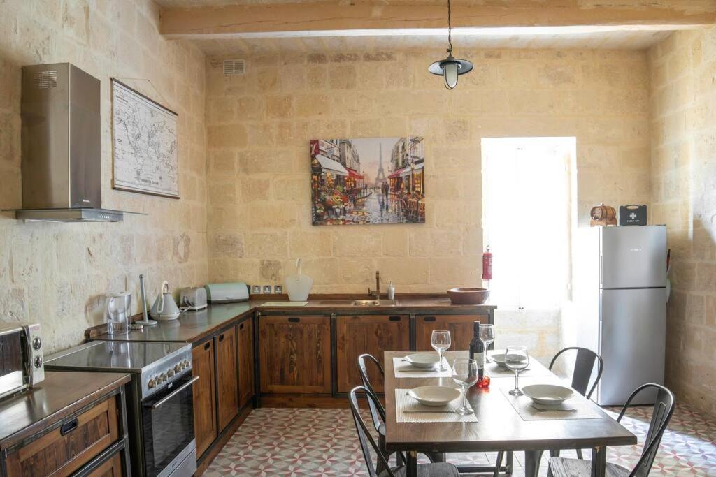 Chic, Stylish & Spacious Flat In Apartman *