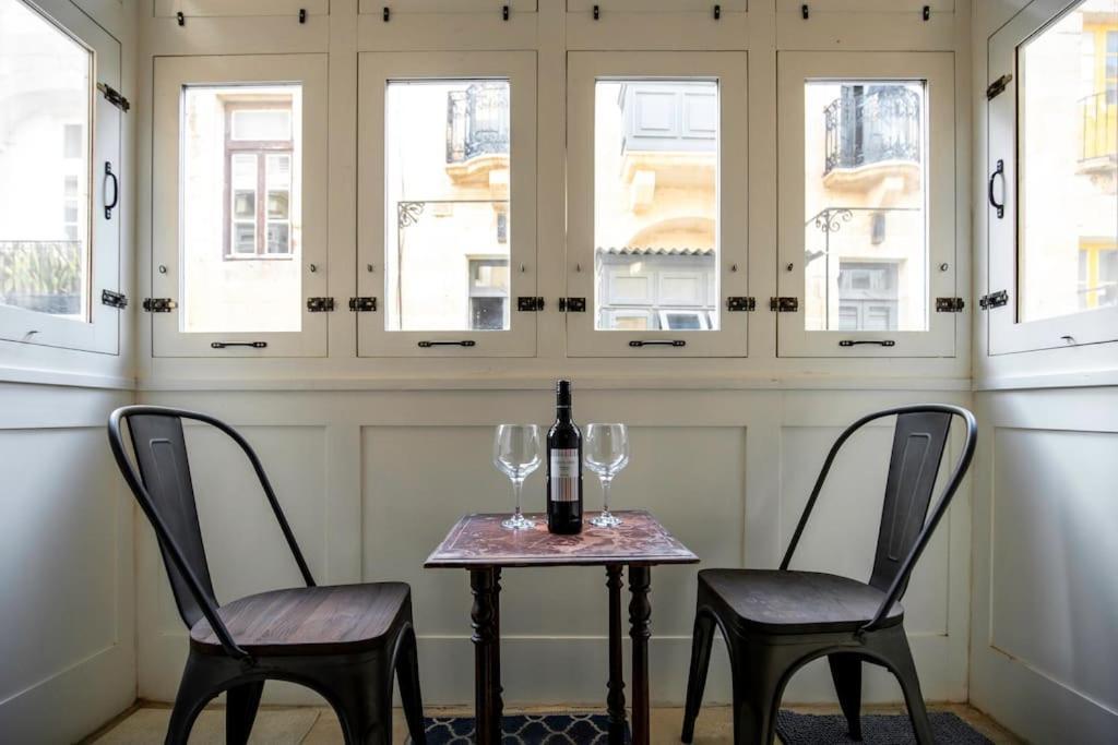 Chic, Stylish & Spacious Flat In Apartman *