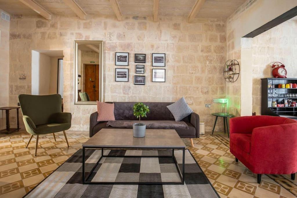 Chic, Stylish & Spacious Flat In * Valletta