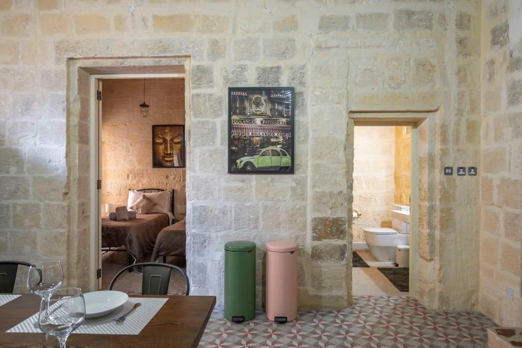 Chic, Stylish & Spacious Flat In *